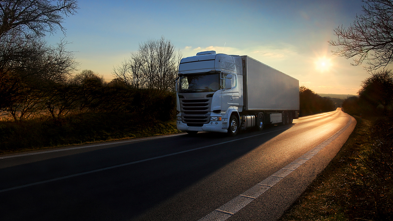 SE_truck_on_country_road